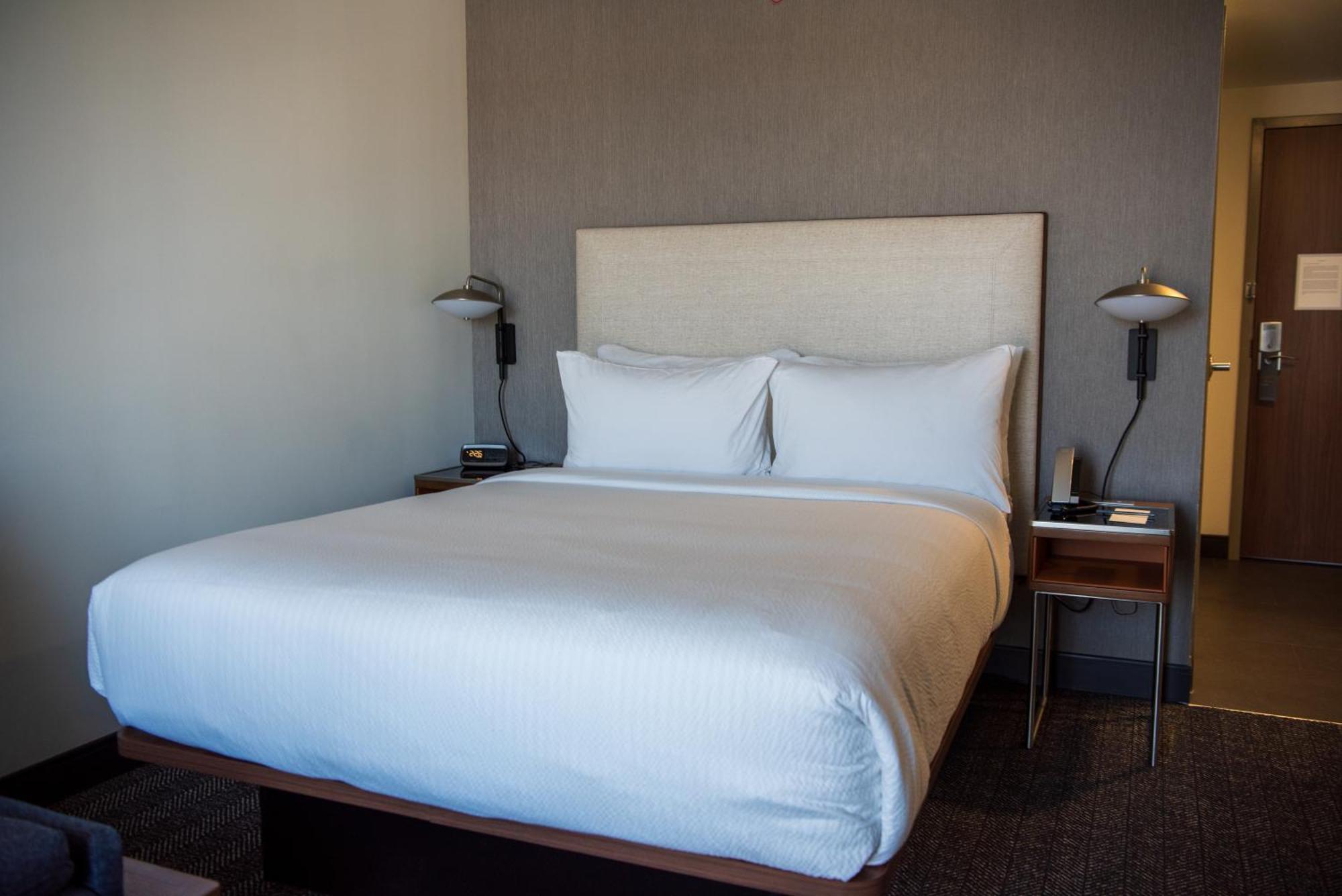 Courtyard By Marriott Лейк Сити Экстерьер фото
