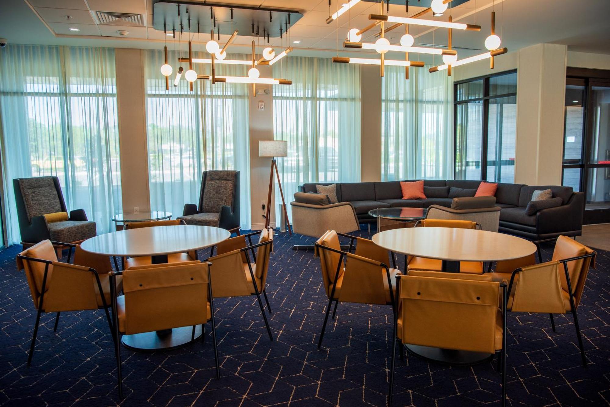 Courtyard By Marriott Лейк Сити Экстерьер фото