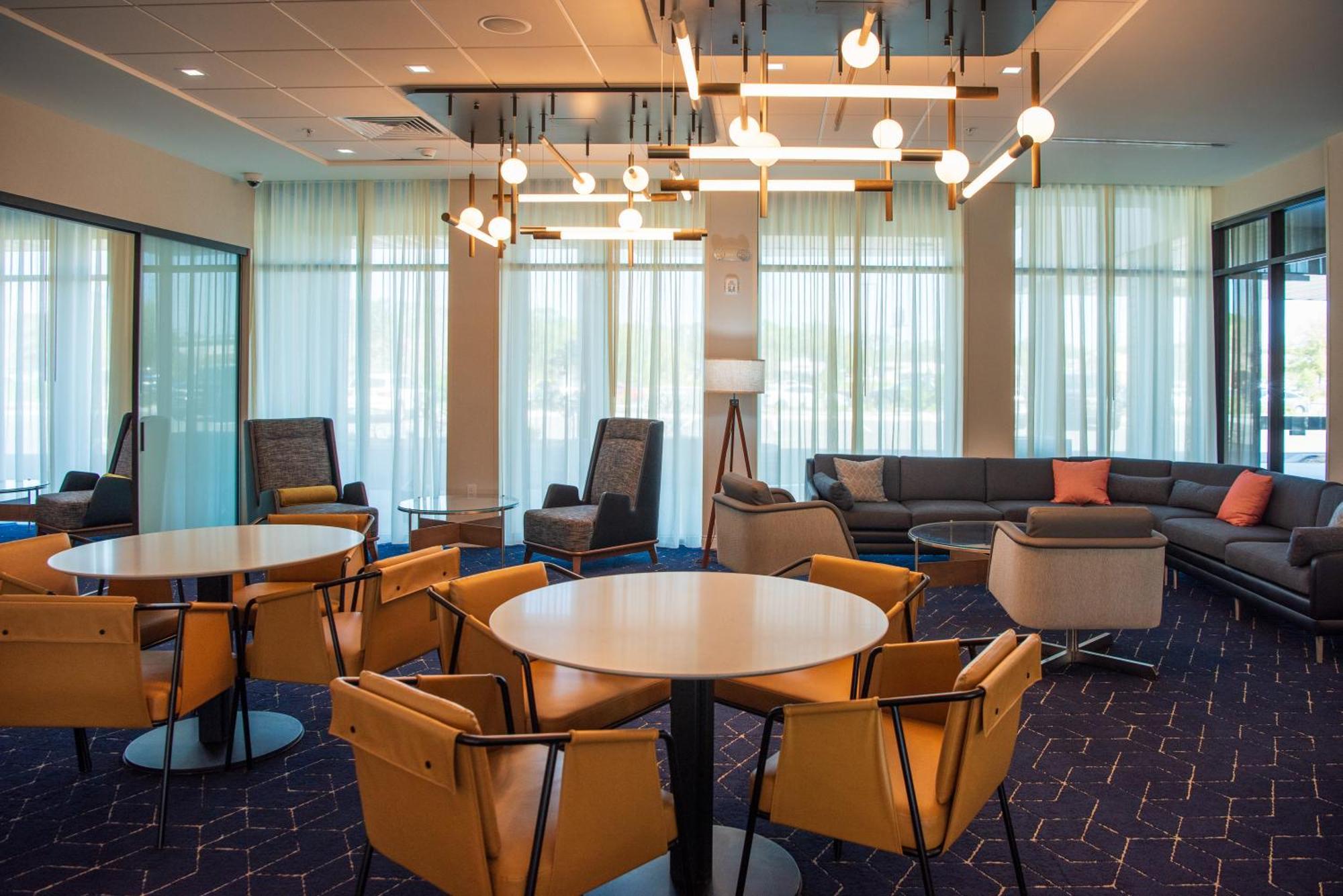Courtyard By Marriott Лейк Сити Экстерьер фото