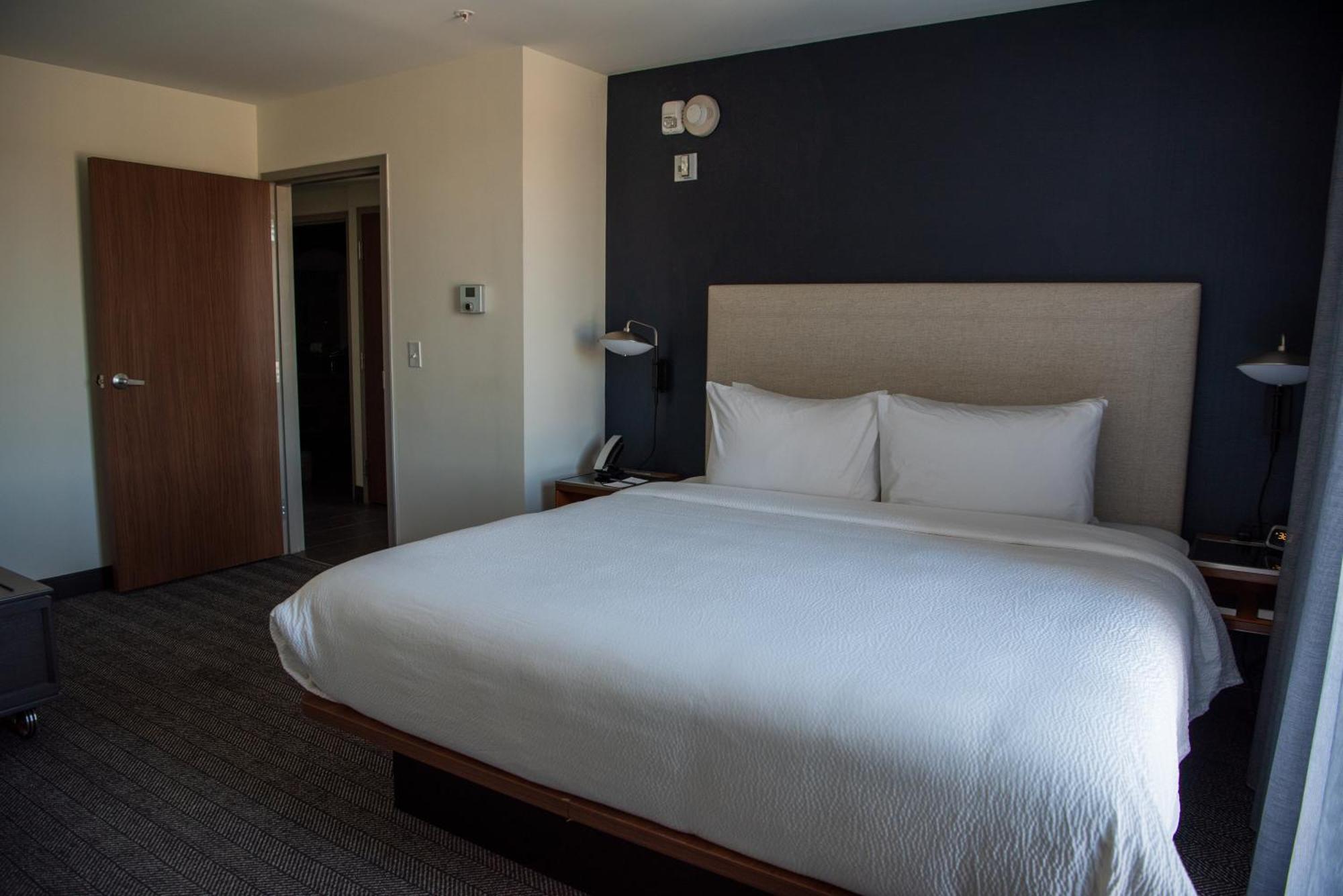 Courtyard By Marriott Лейк Сити Экстерьер фото